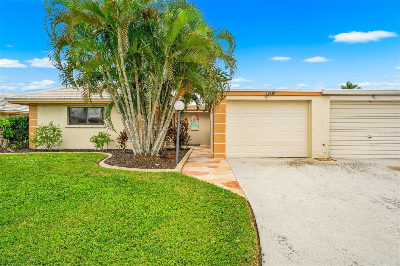 120 VILLA DR #120