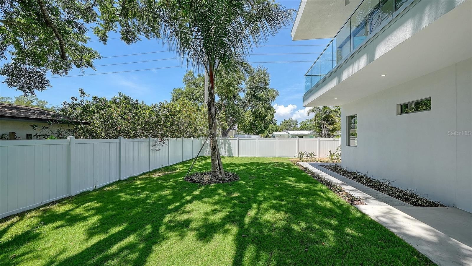 2010 HYDE PARK CIR
