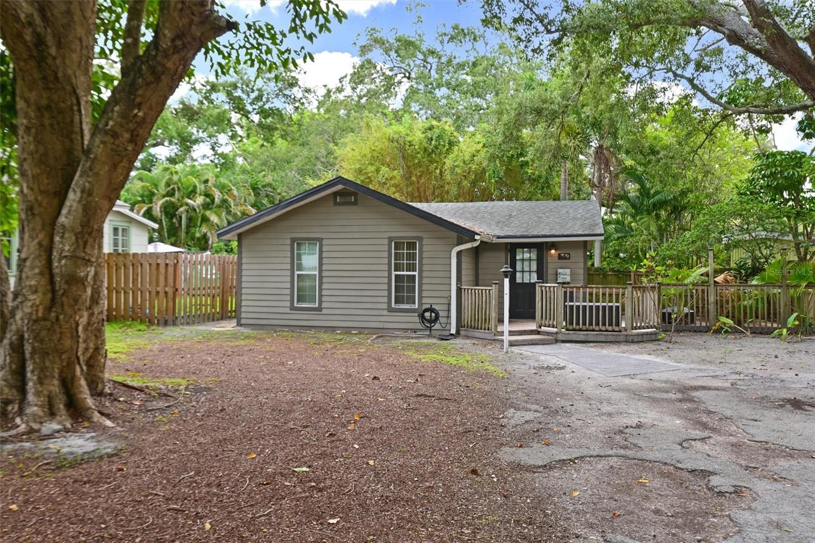 2212 11TH AVE W