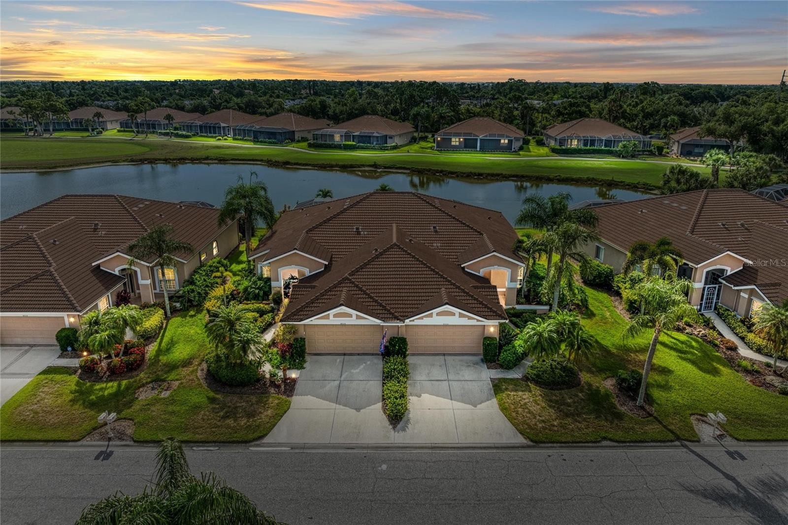 9532 FOREST HILLS CIRCLE