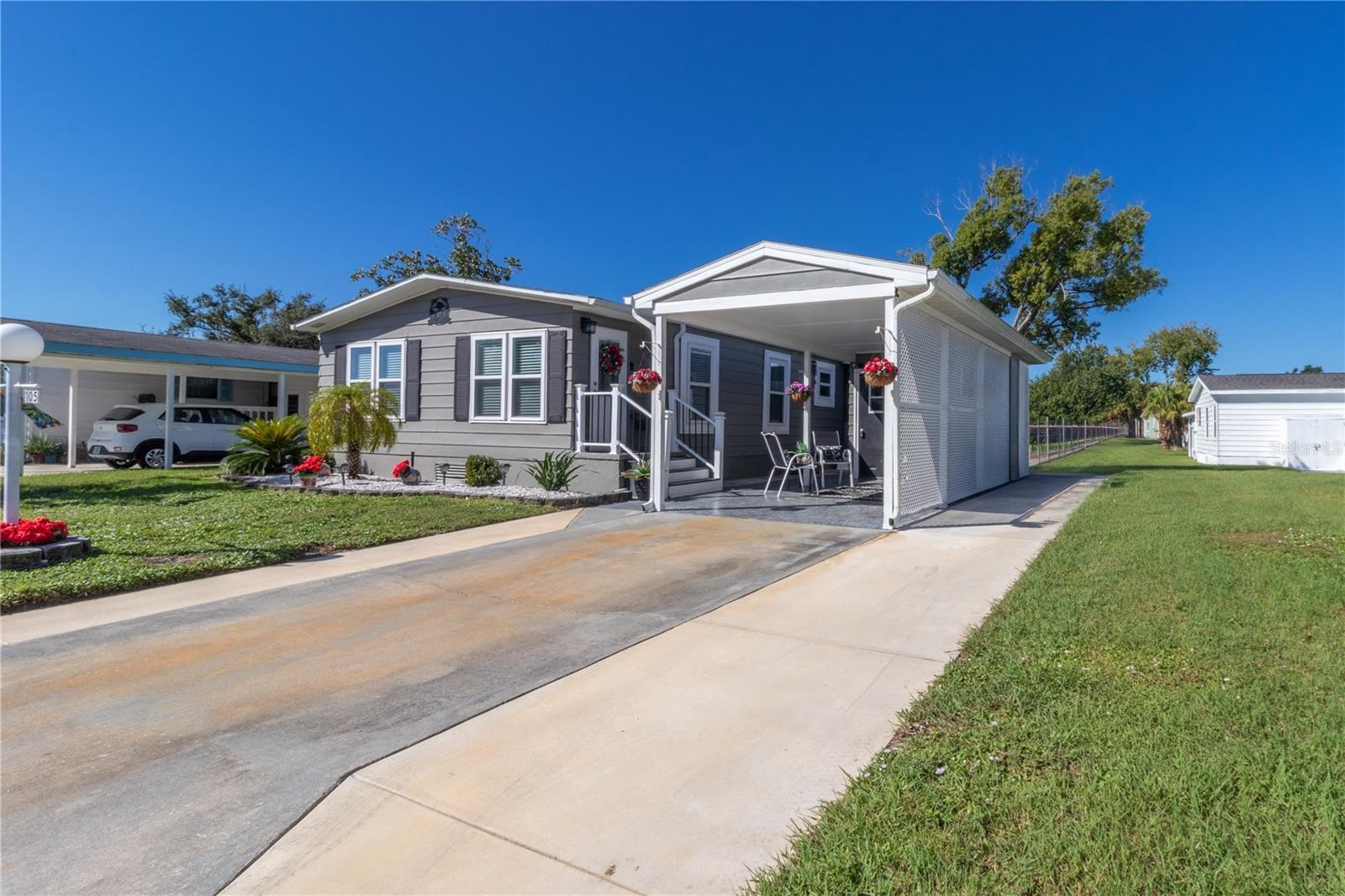 105 MEADOW CIR