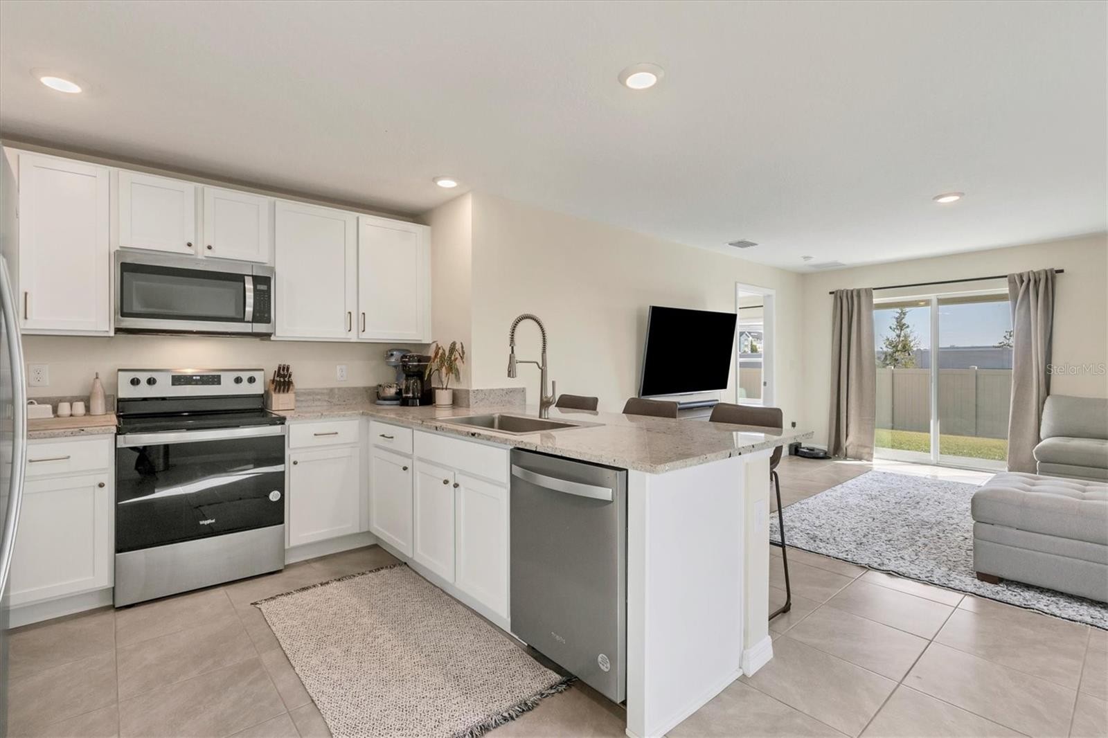 6220 DISTANT HAZE PL