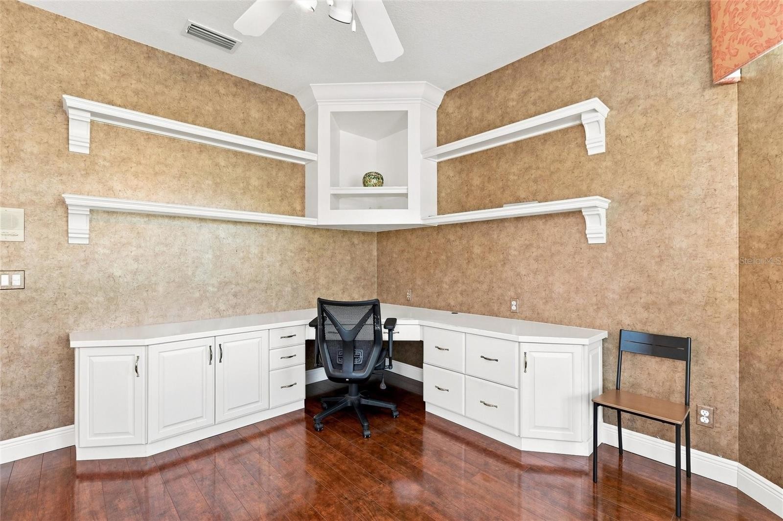 1328 THORNAPPLE DR
