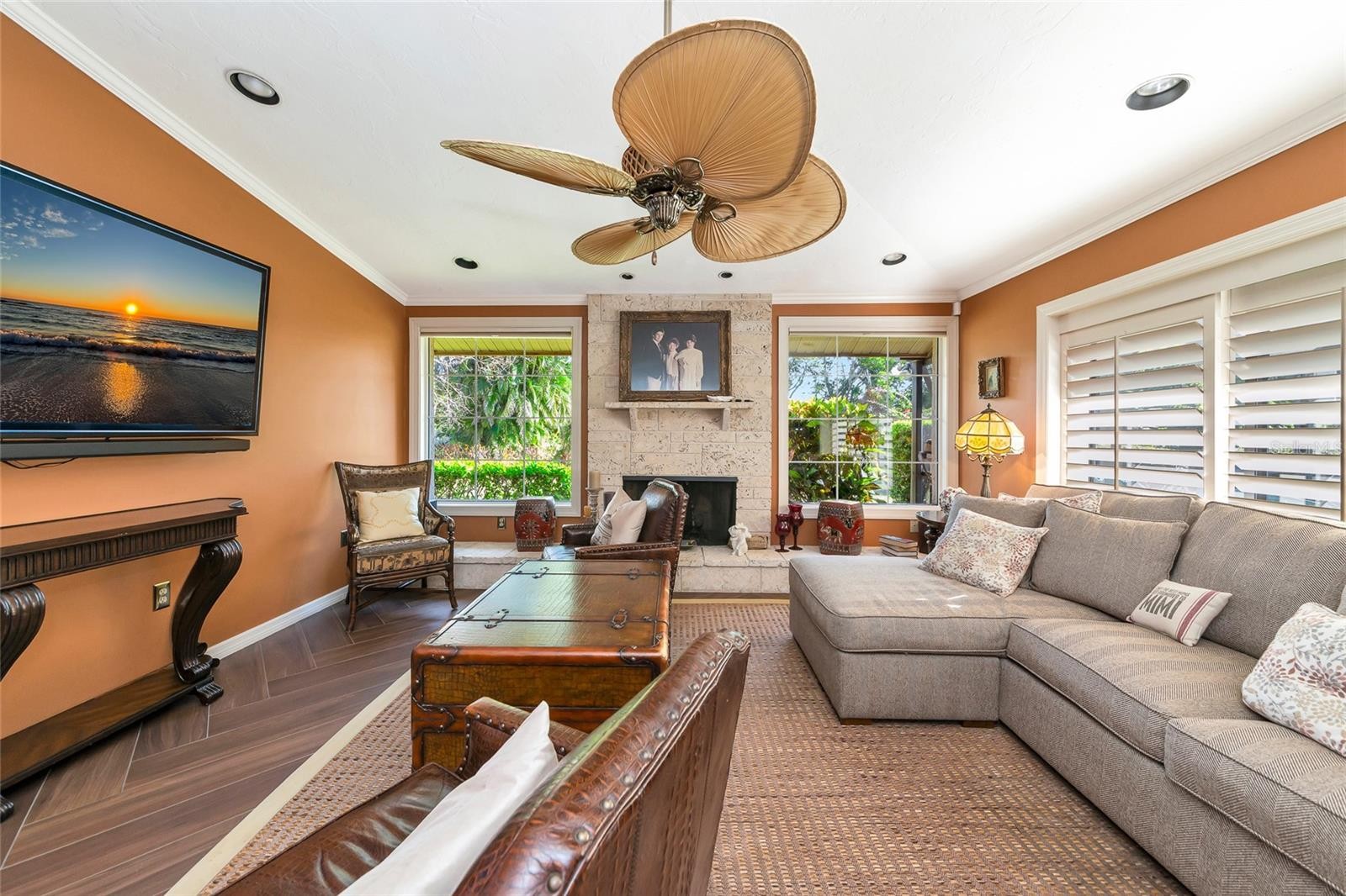 6976 COUNTRY LAKES CIR