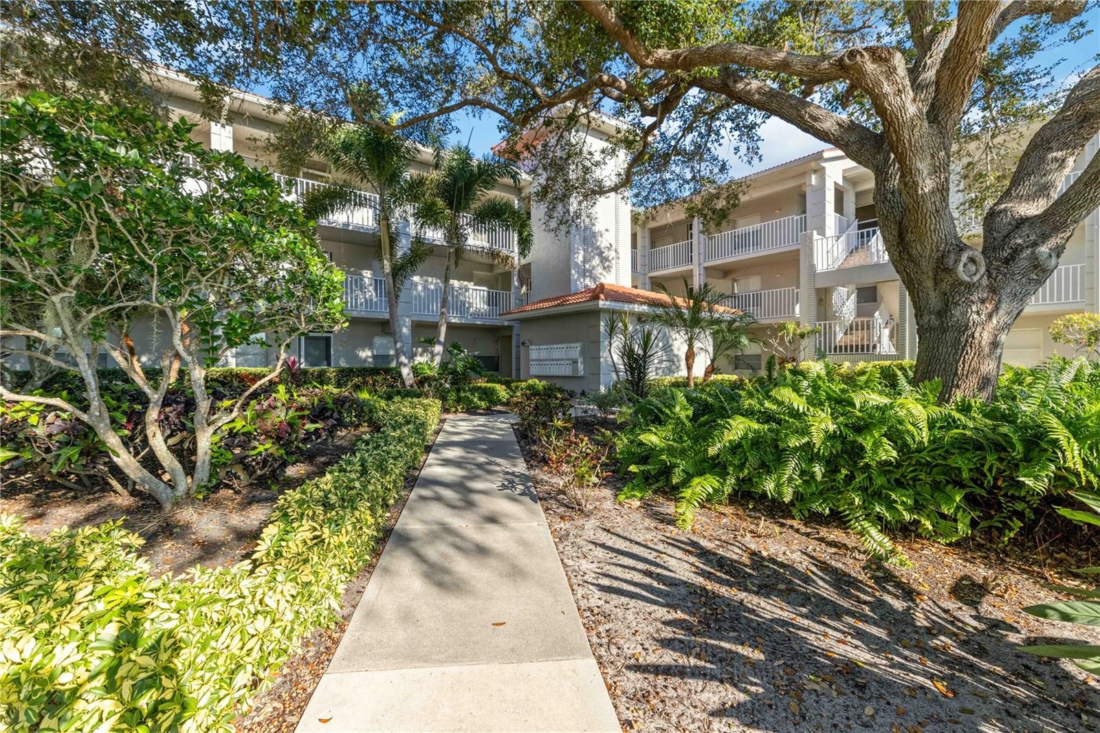 9300 CLUBSIDE CIR #1208