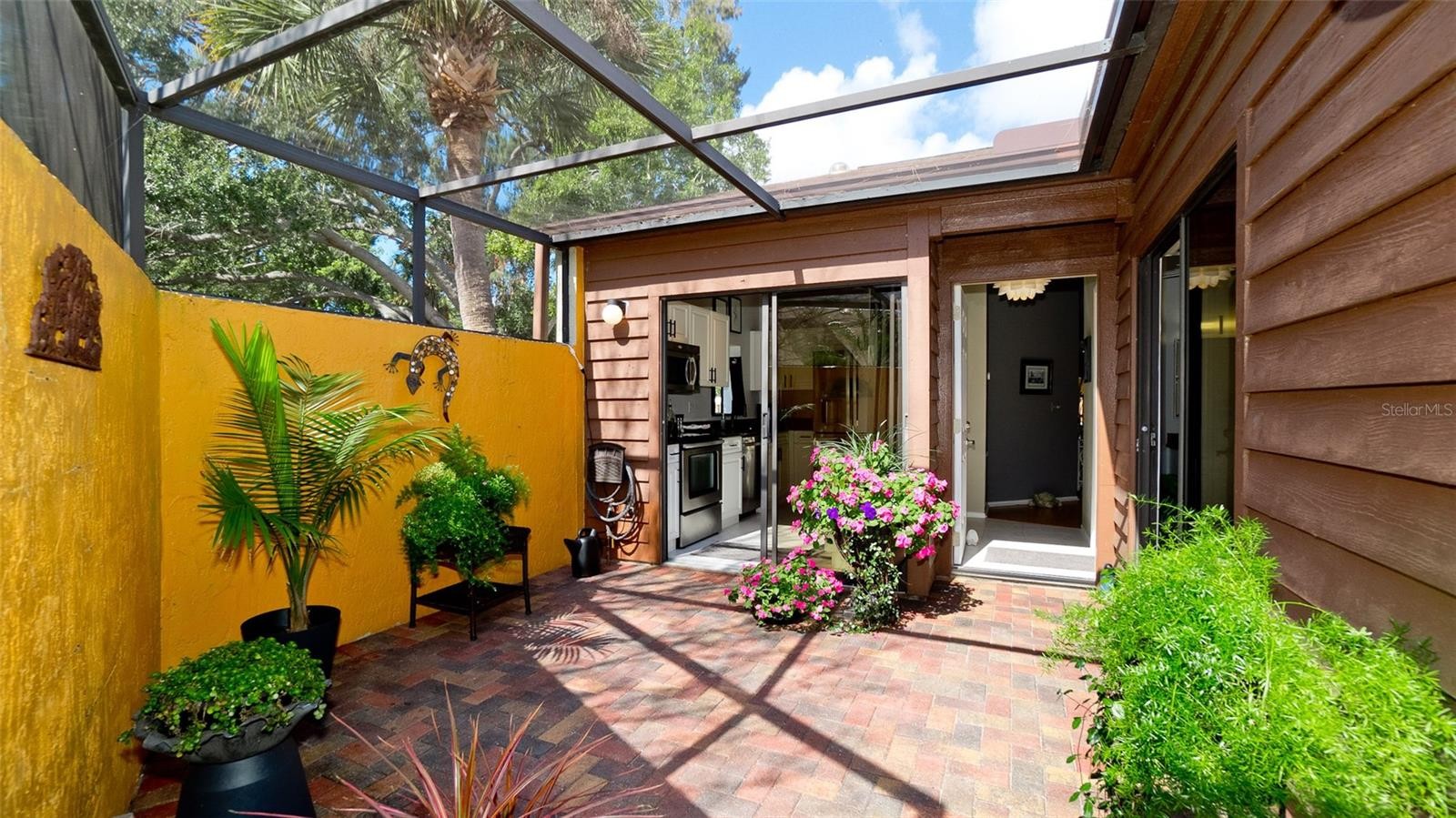 4527 PARK LAKE TER N