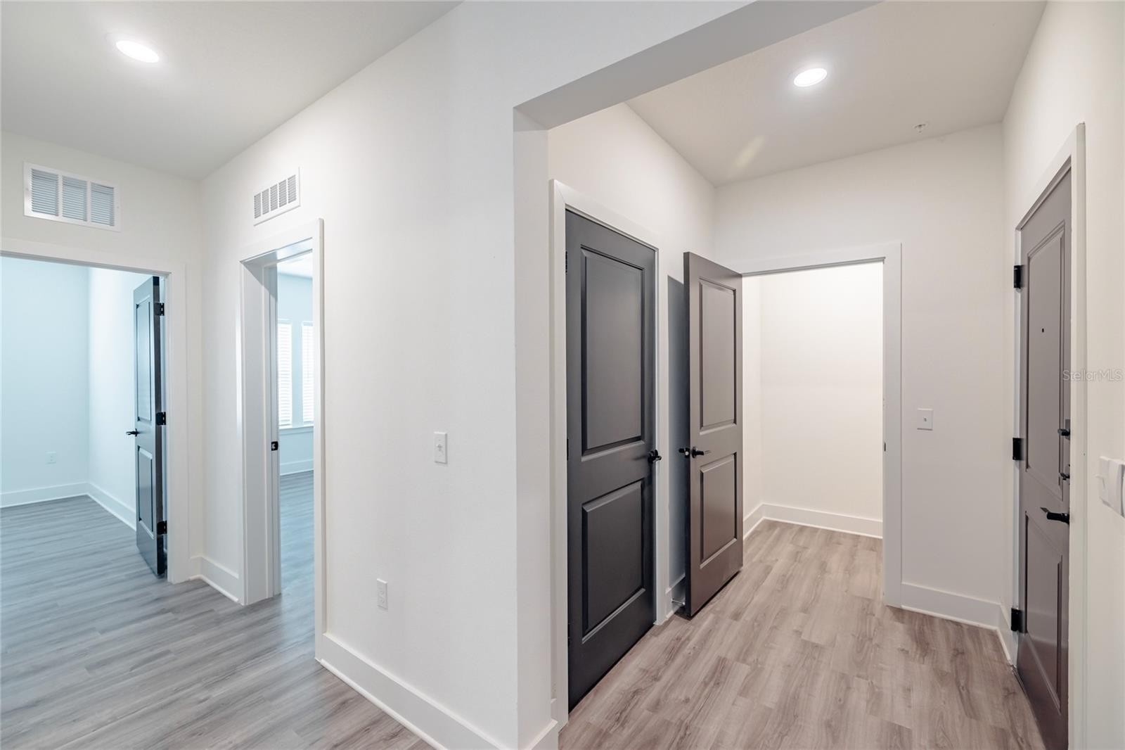 1420 LAKEFRONT DR #6411