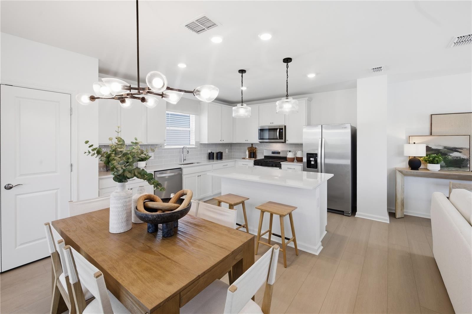 805 BALLEBY TRL