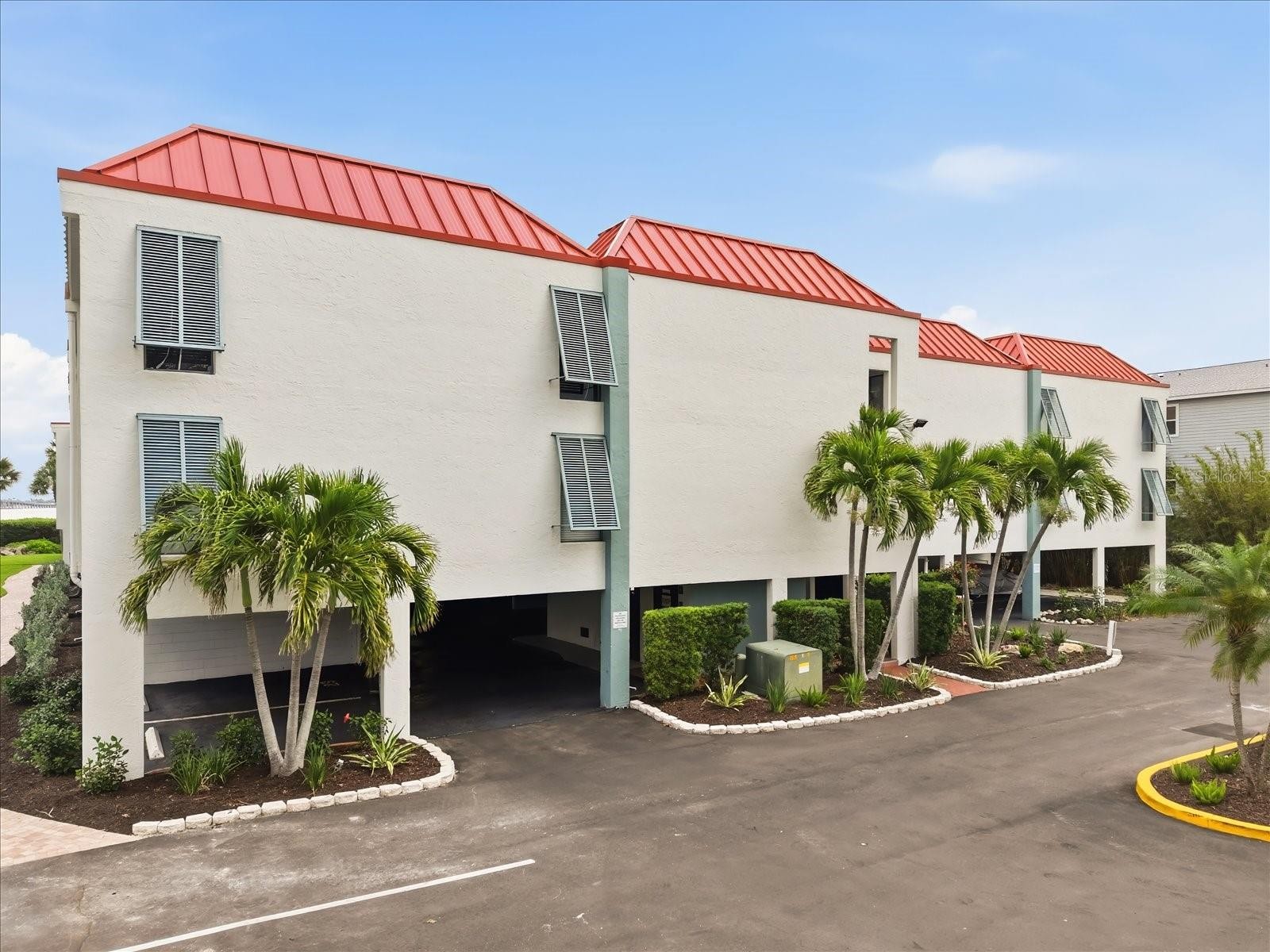 3705 E BAY DR #117