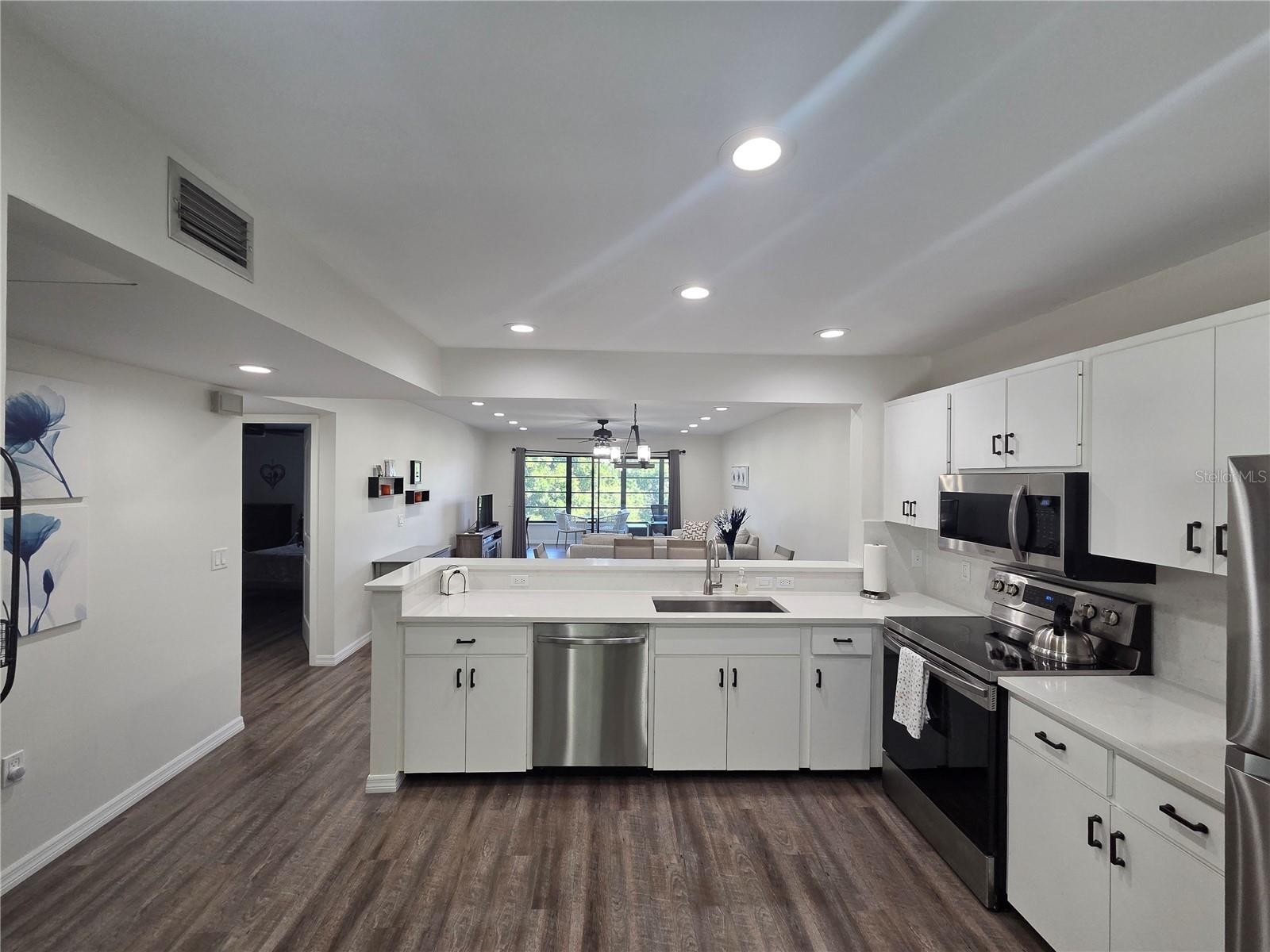 619 SPRING LAKES BLVD