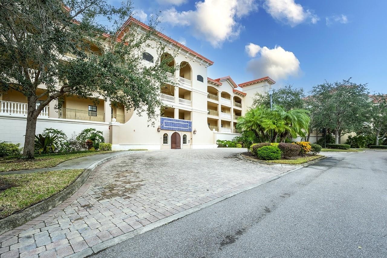 7702 LAKE VISTA CT #204