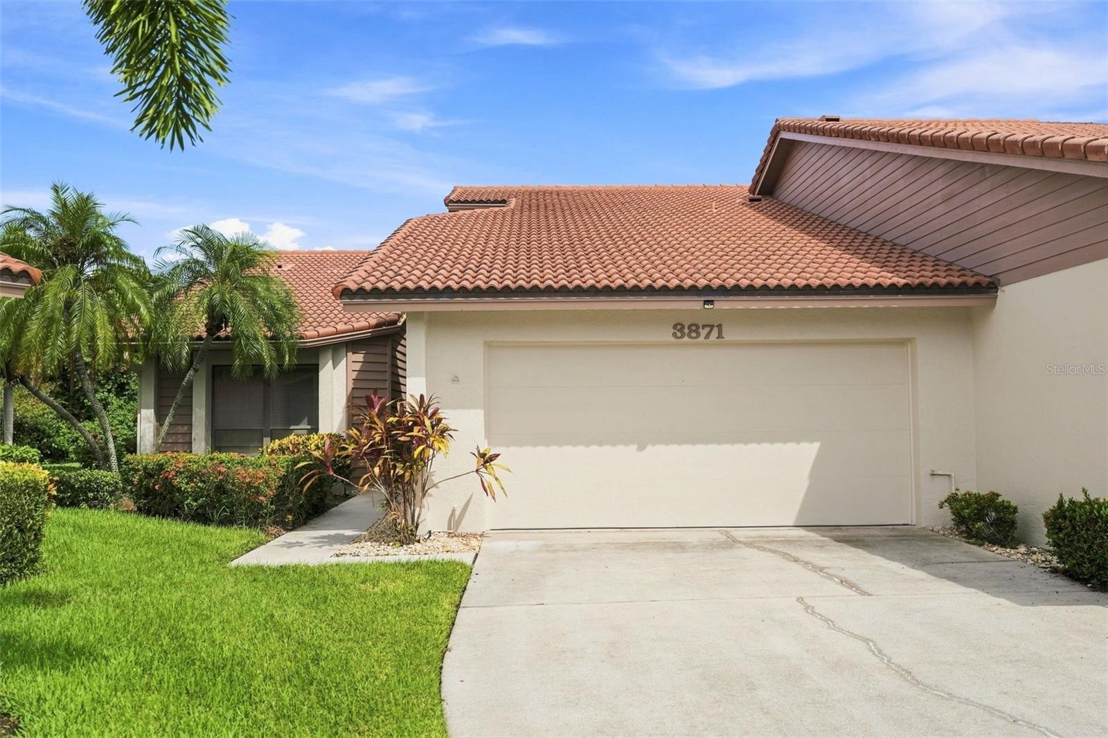 3871 WILSHIRE CIR W #119