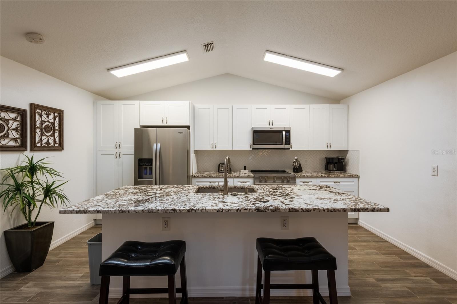 1213 BENEDICT CT