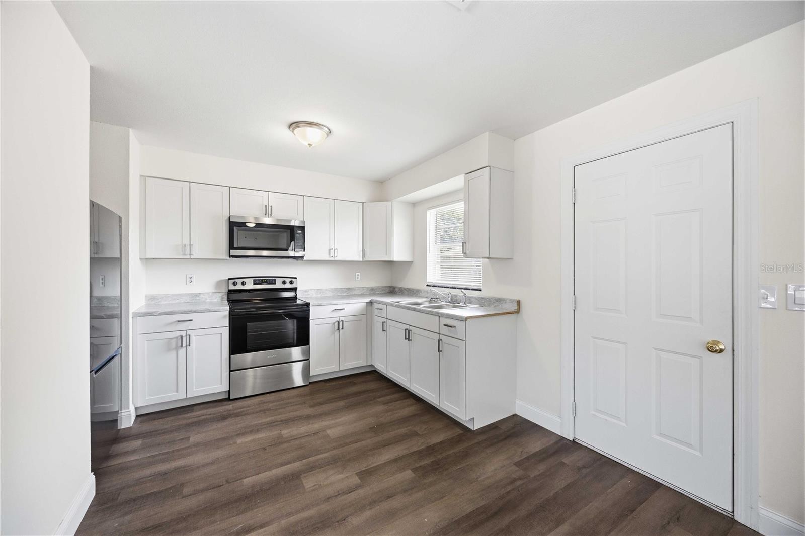 3012 CLAY CIR
