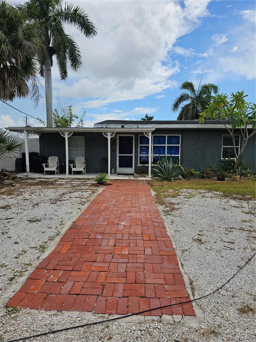 105 COLONIA LN W