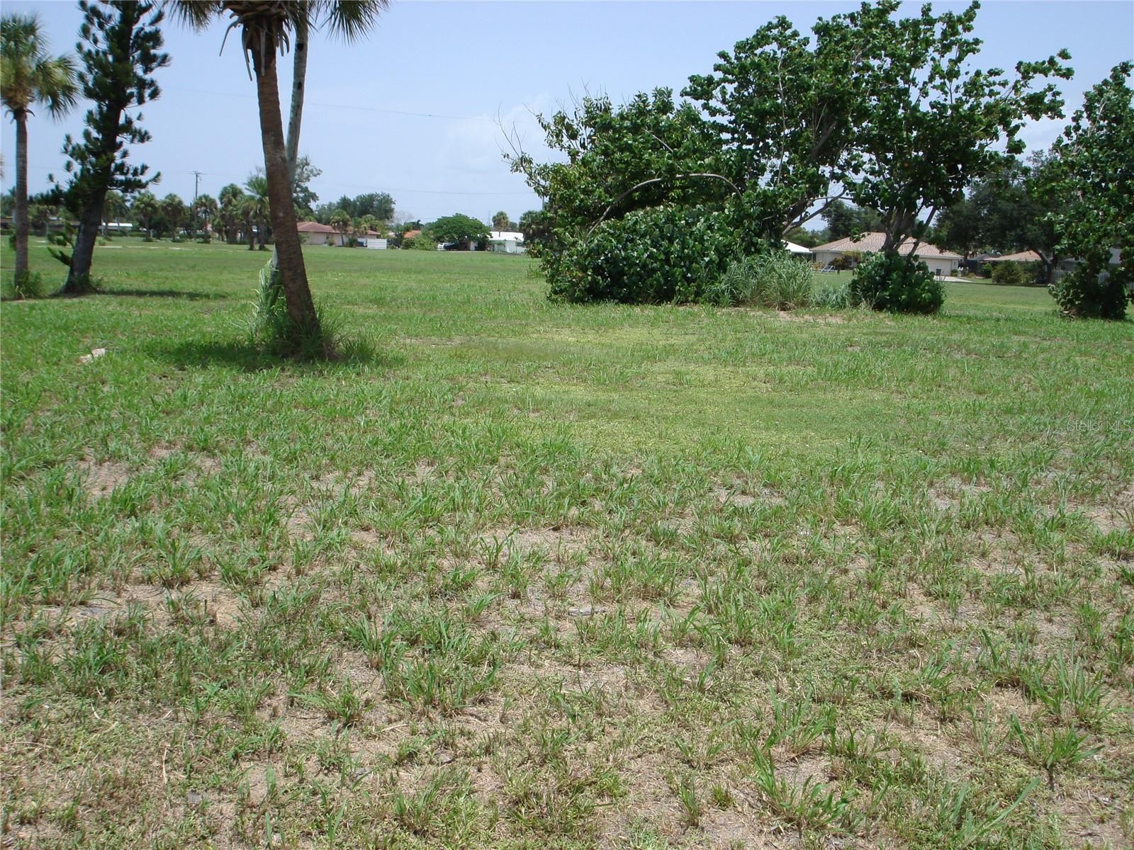 2301 S TAMIAMI TRL