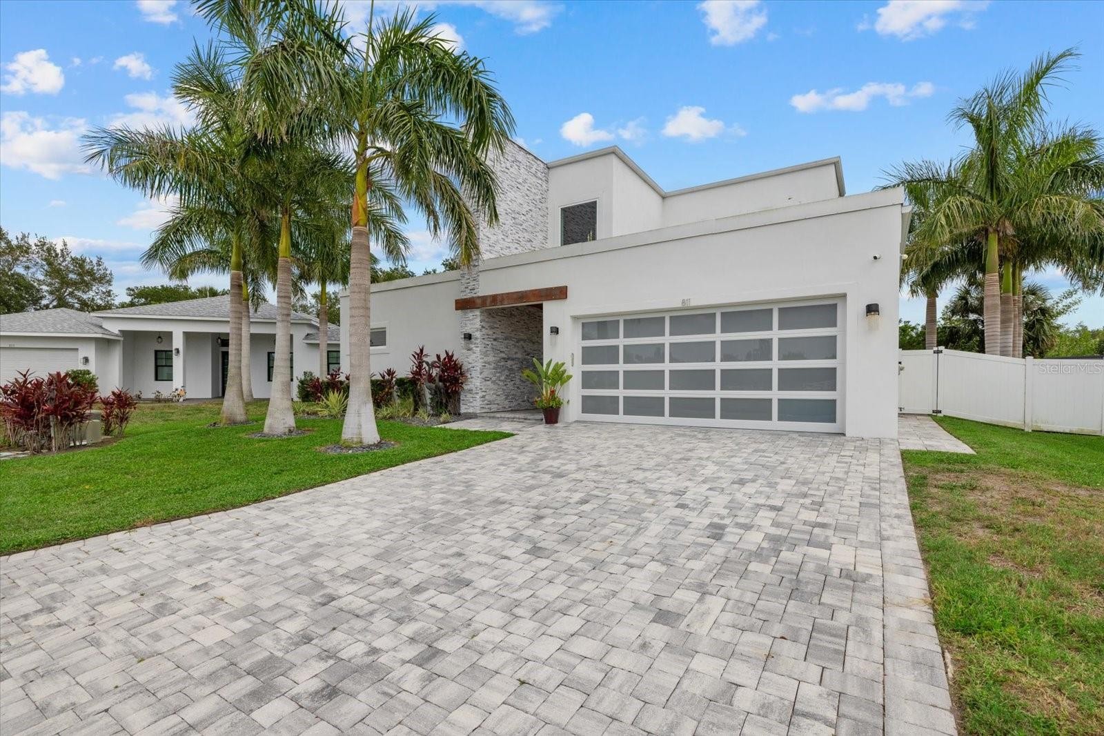 811 30TH CT E