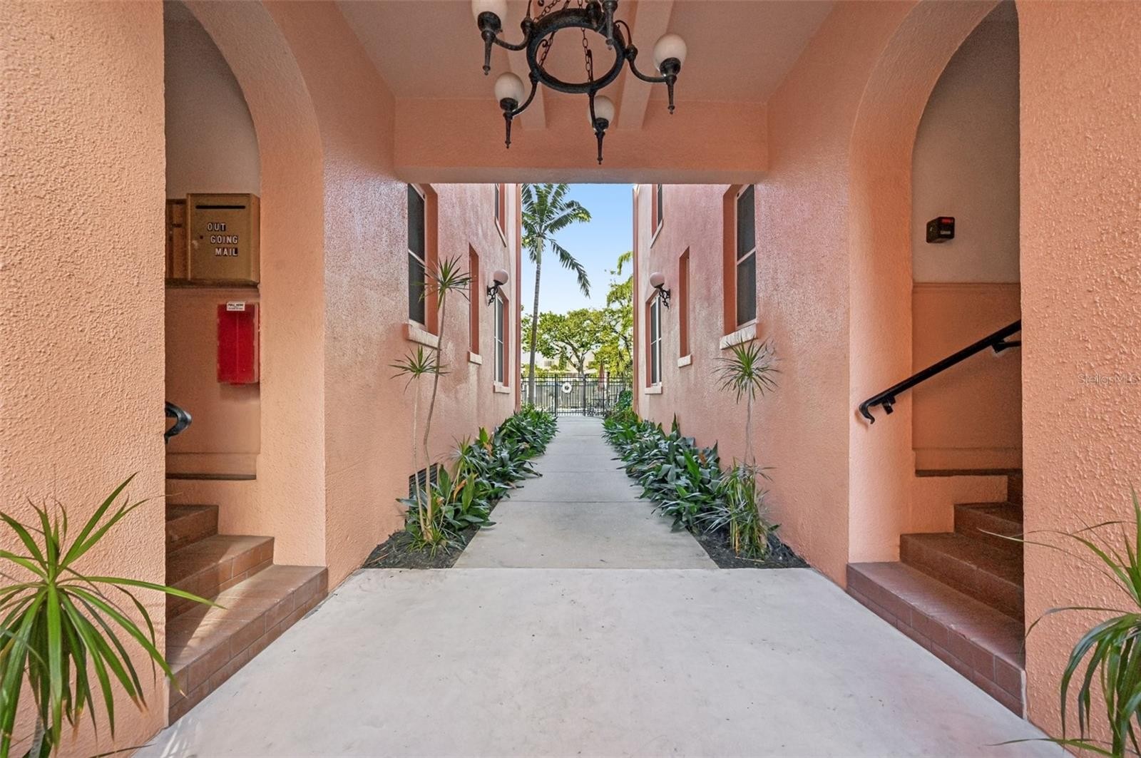 1221 N PALM AVE #207