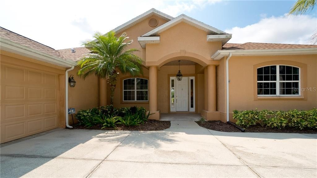 702 PLANTERS MANOR WAY