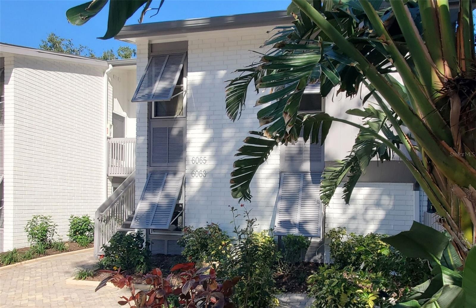 6063 E PEPPERTREE WAY #111