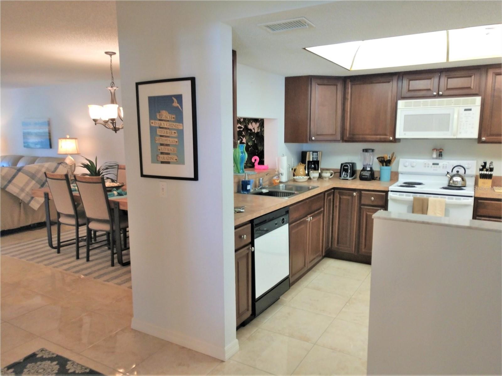 307 PINE HOLLOW CIR #307