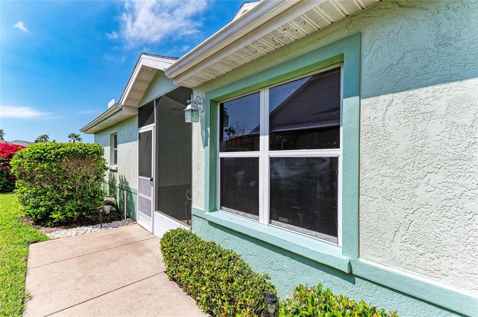 3009 LIVE OAK LN