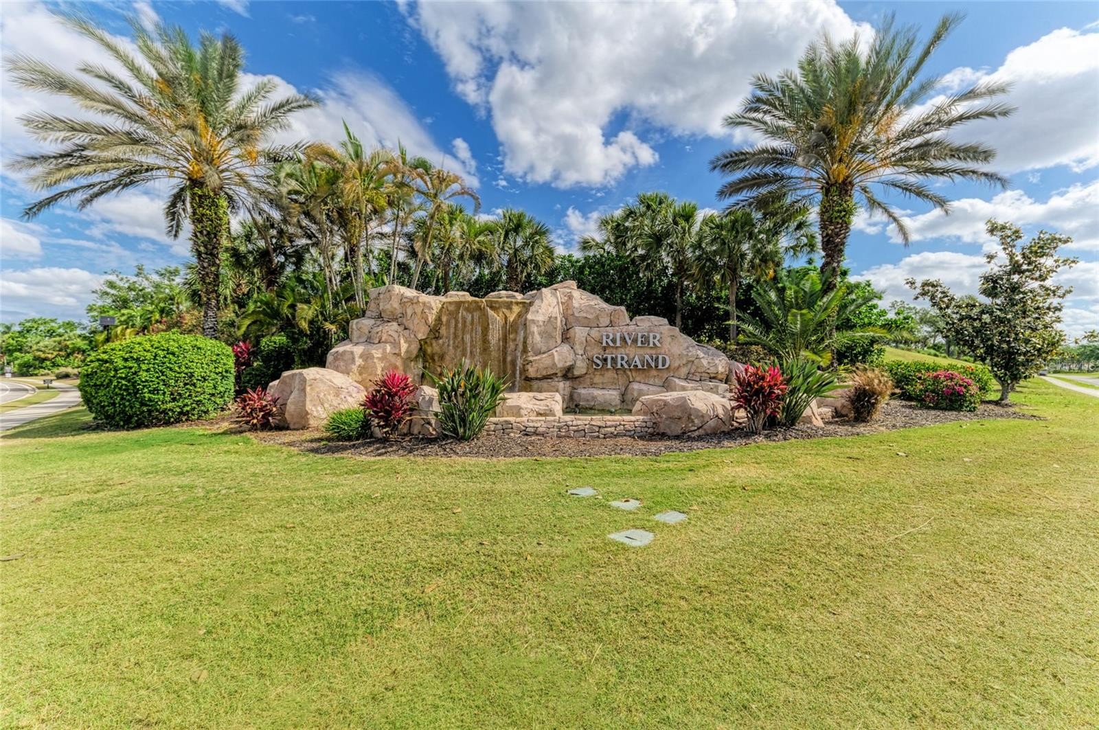 310 WINDING BROOK LN #102