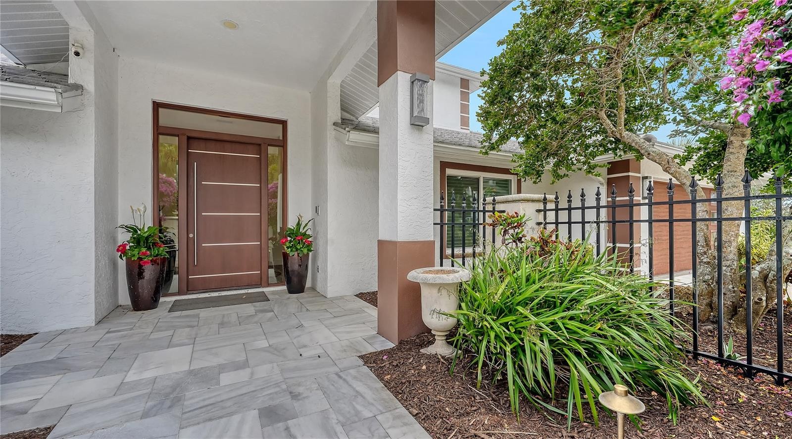 7689 COVE TER