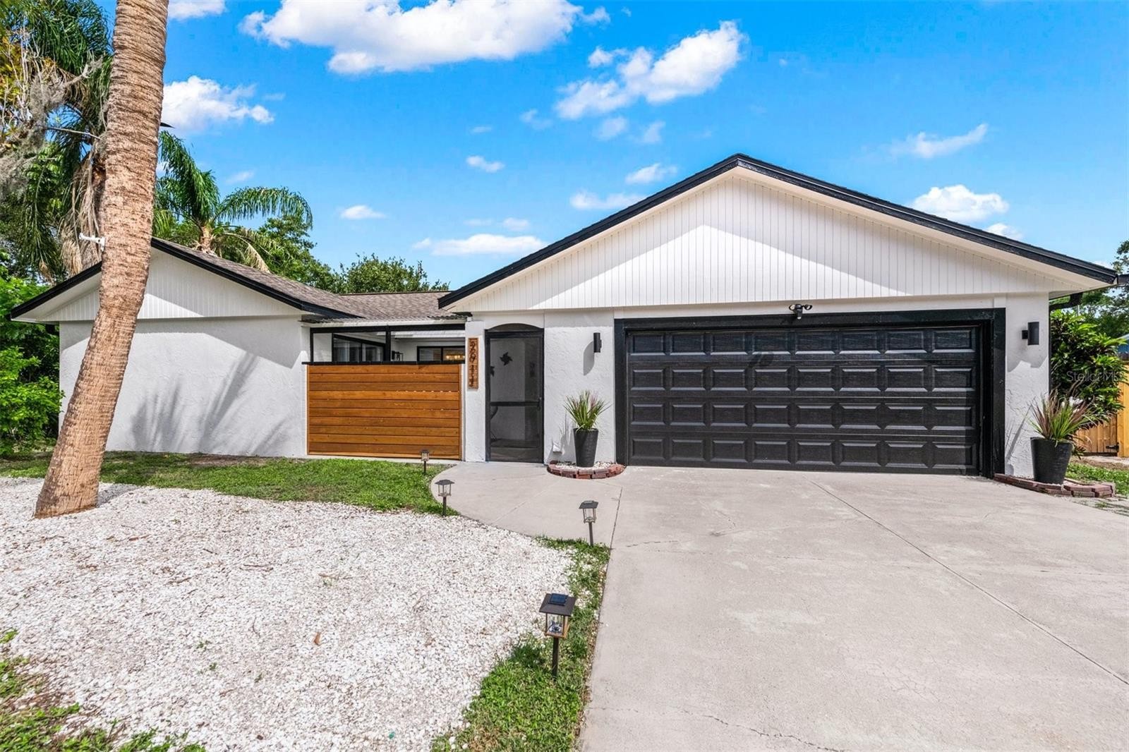 2911 WOODPINE CT