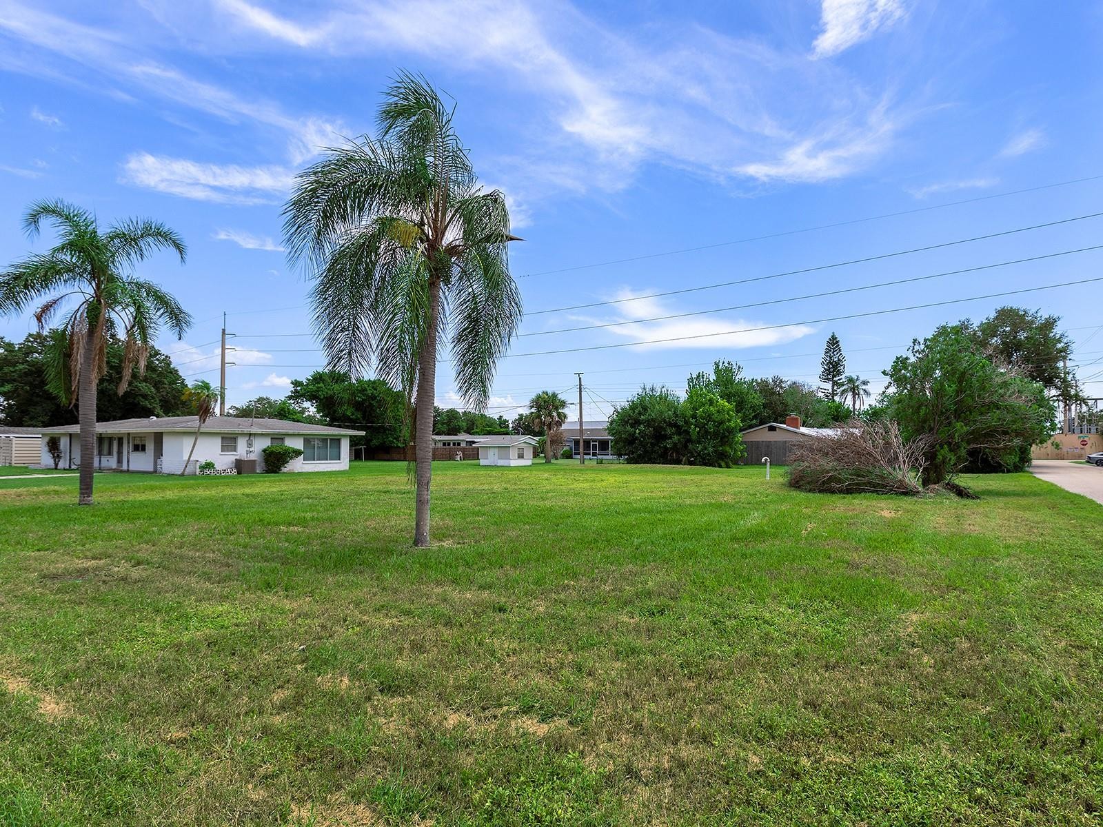 2110 SANDRALA DR