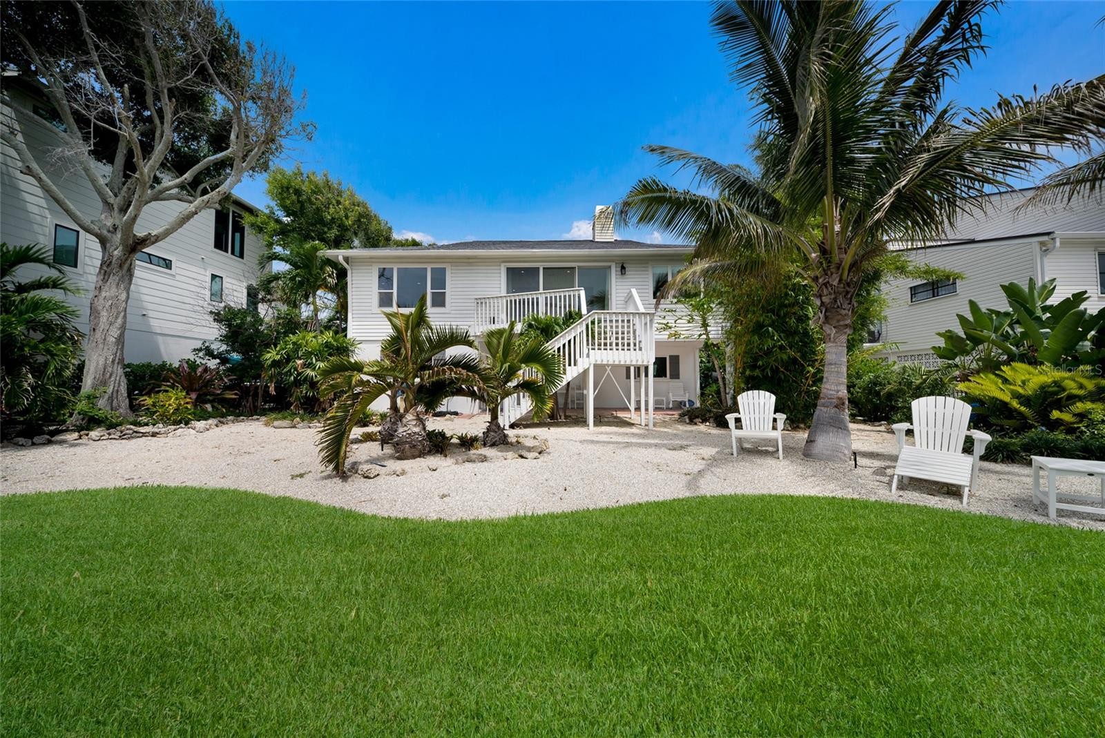 517 LOQUAT DR
