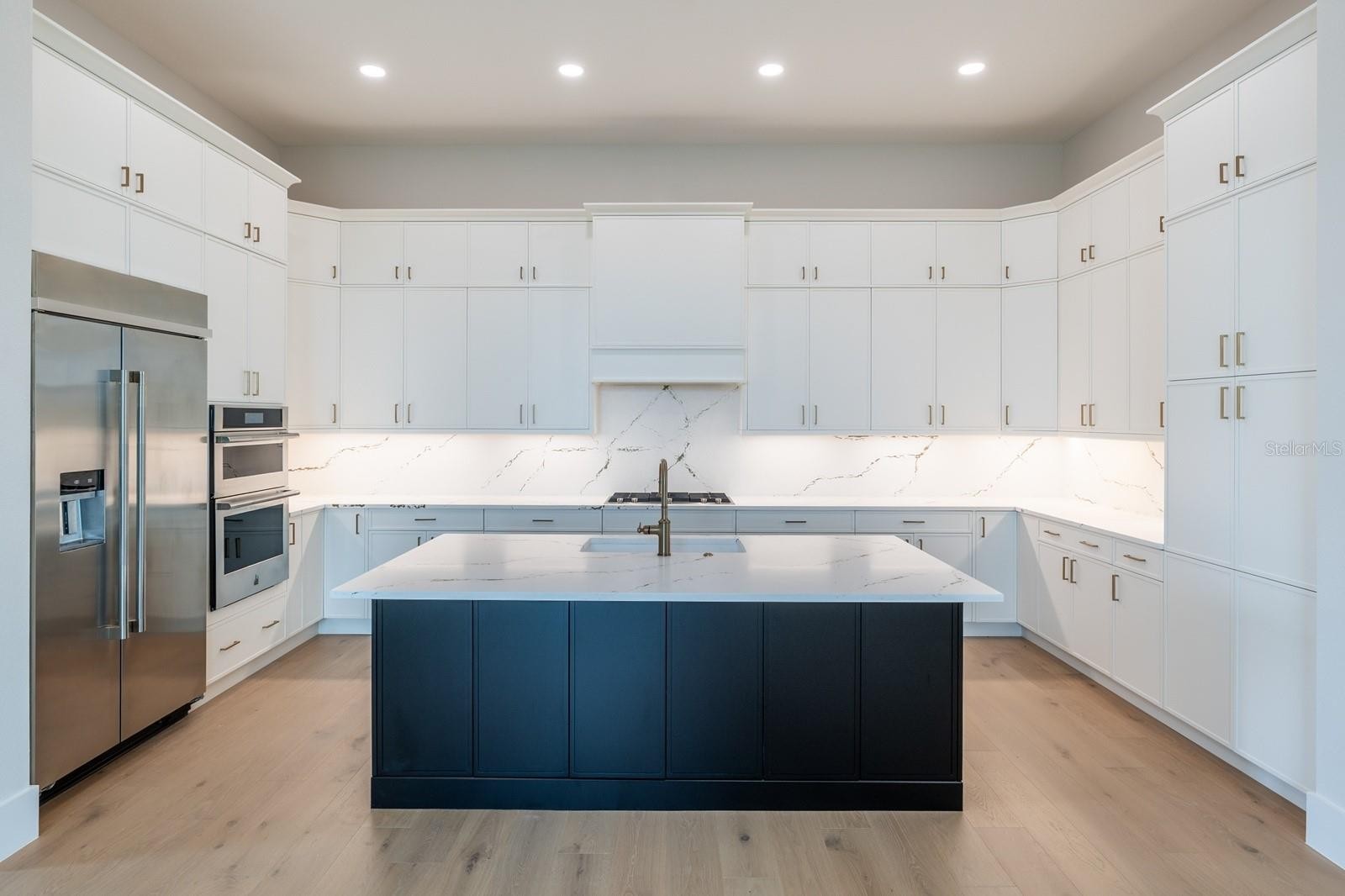 200 BLUE PEARL CT.