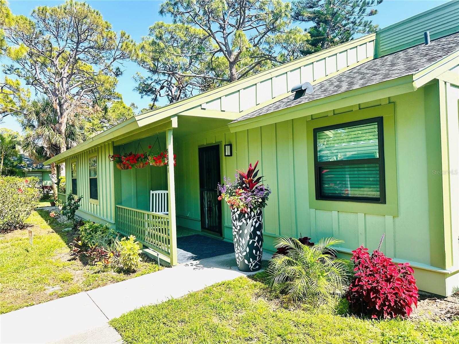 5061 BARRINGTON CIR #1302