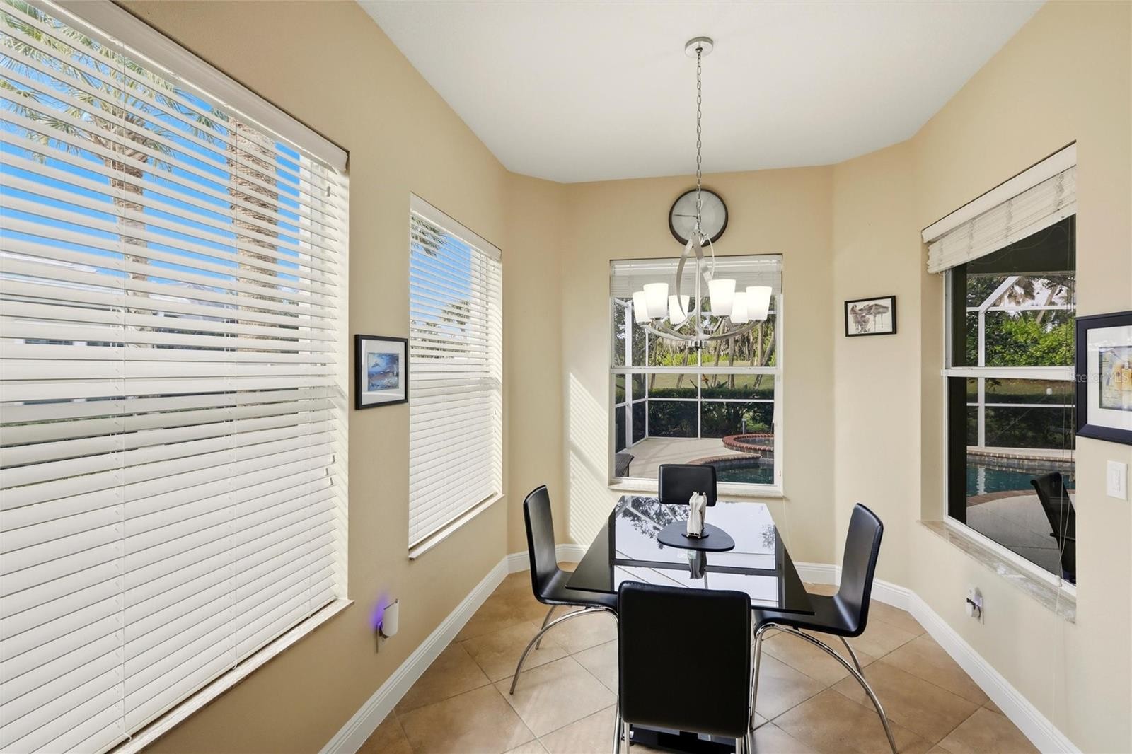 508 FALLBROOK DR