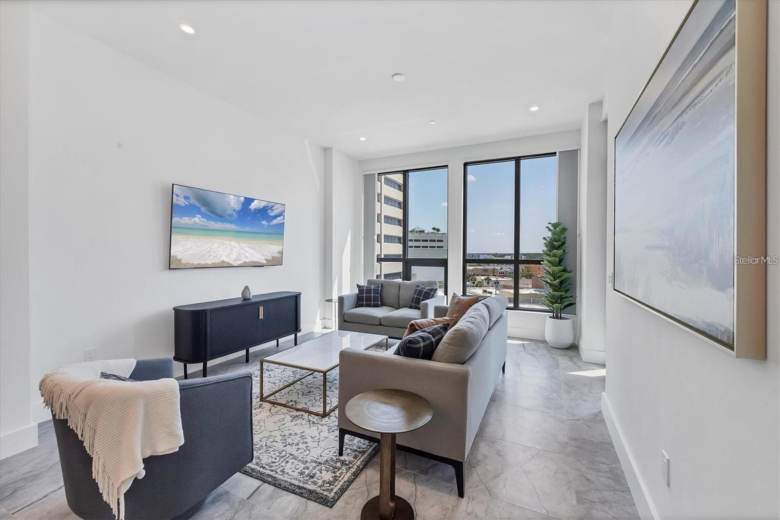 33 S PALM AVE #704