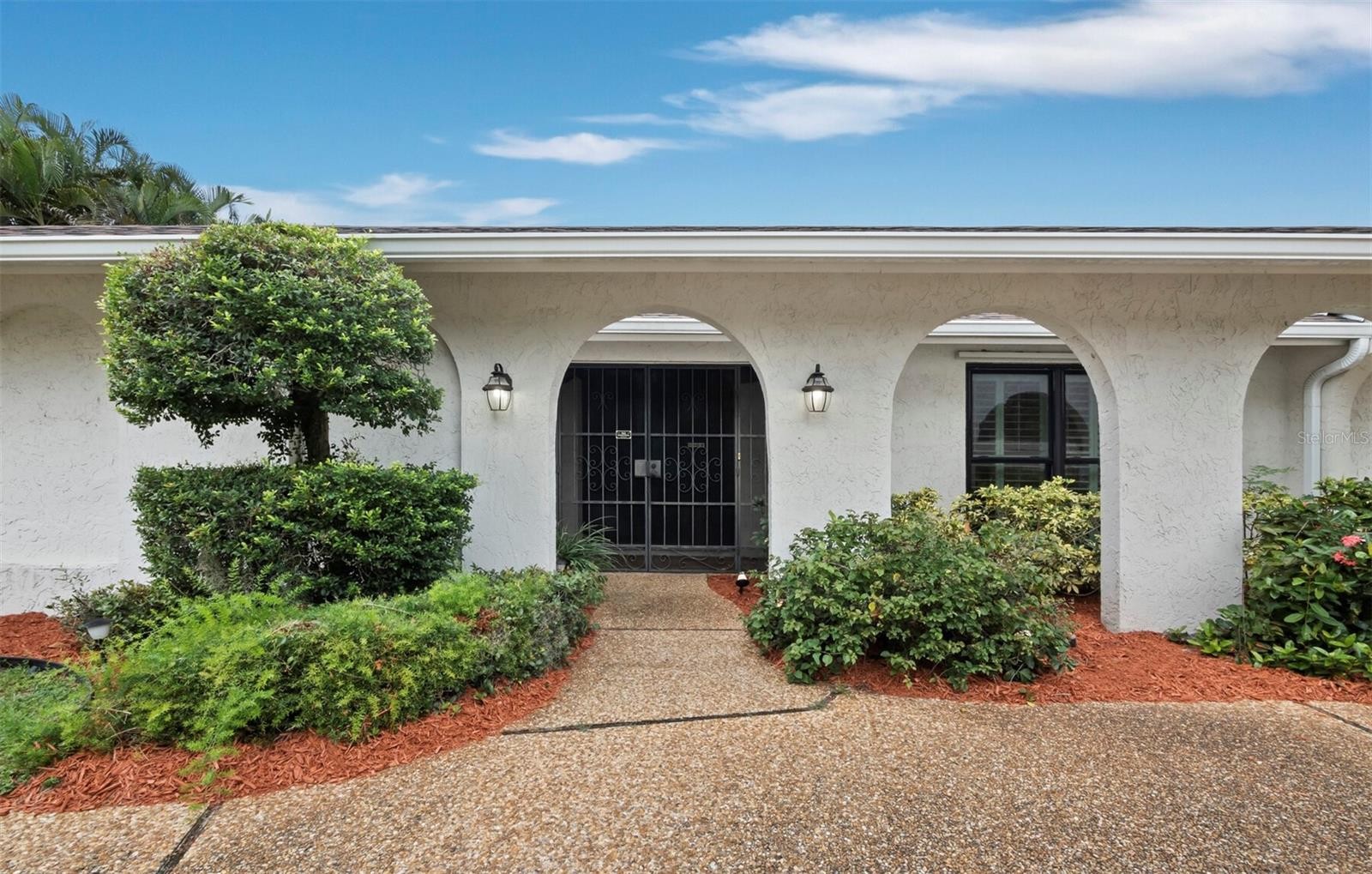 6945 COUNTRY LAKES CIR