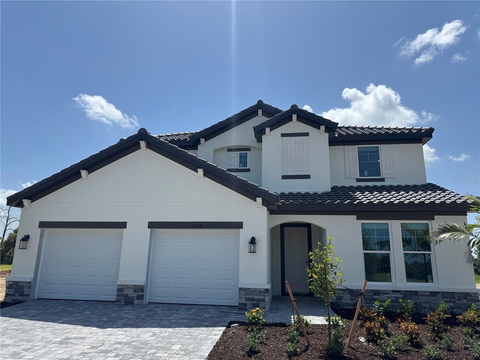 9718 CRYSTAL ISLES CIR