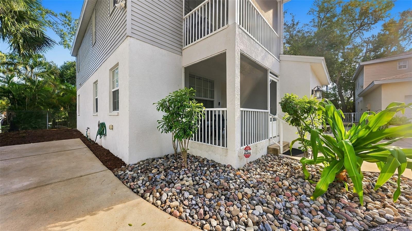 516 HOWARD CT