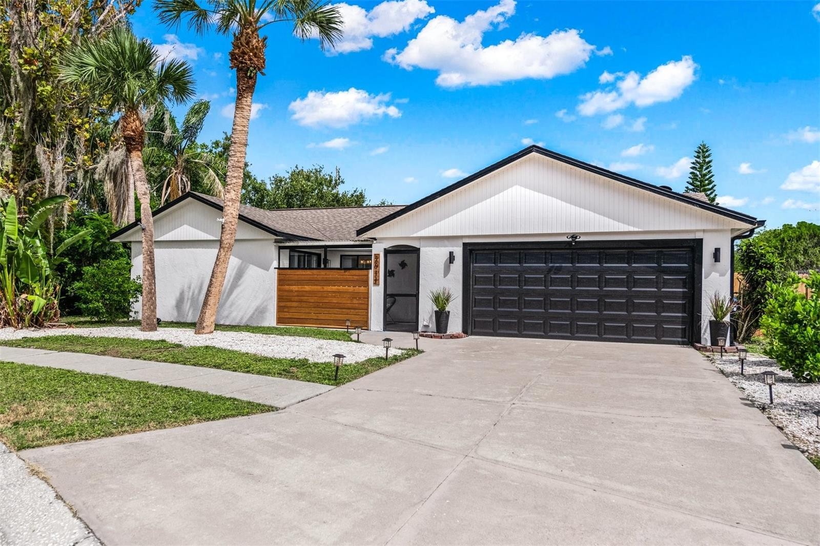 2911 WOODPINE CT