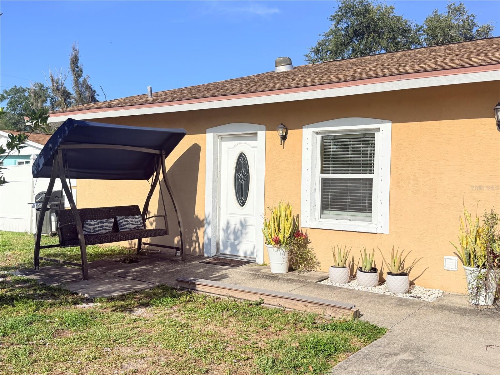 2453 RIDGE AVE