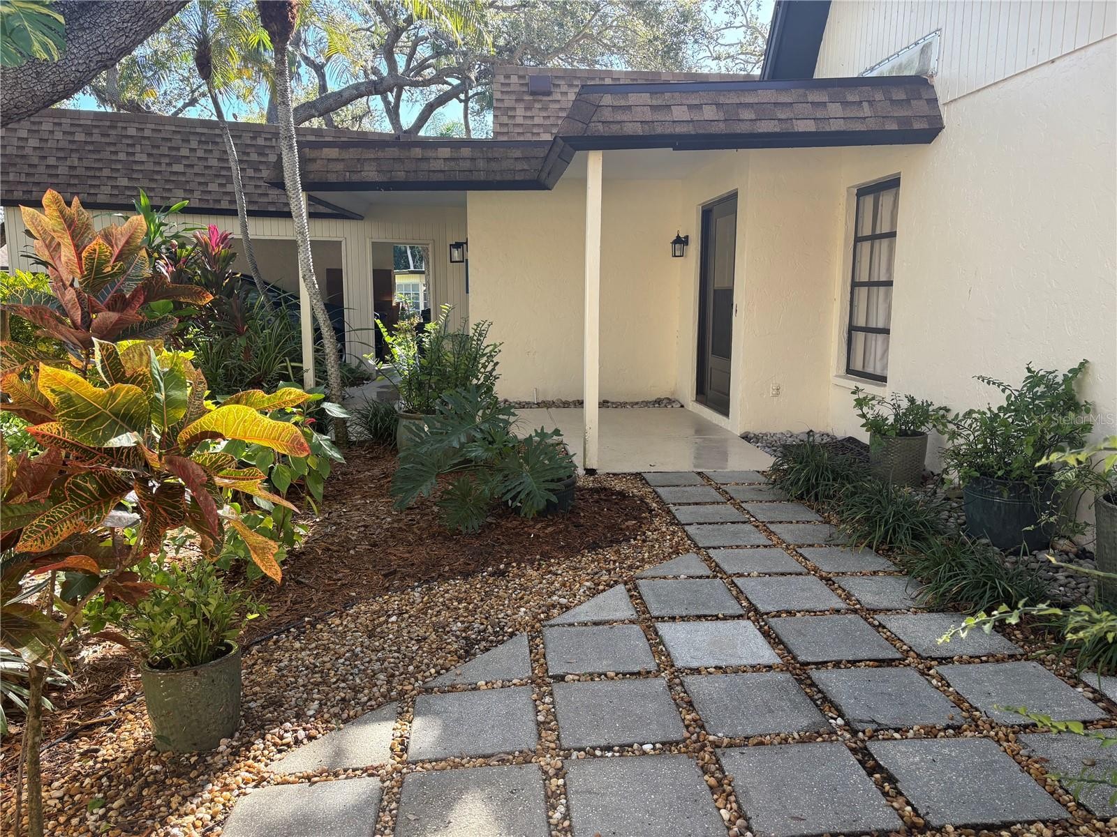 2237 CIRCLEWOOD DR #18