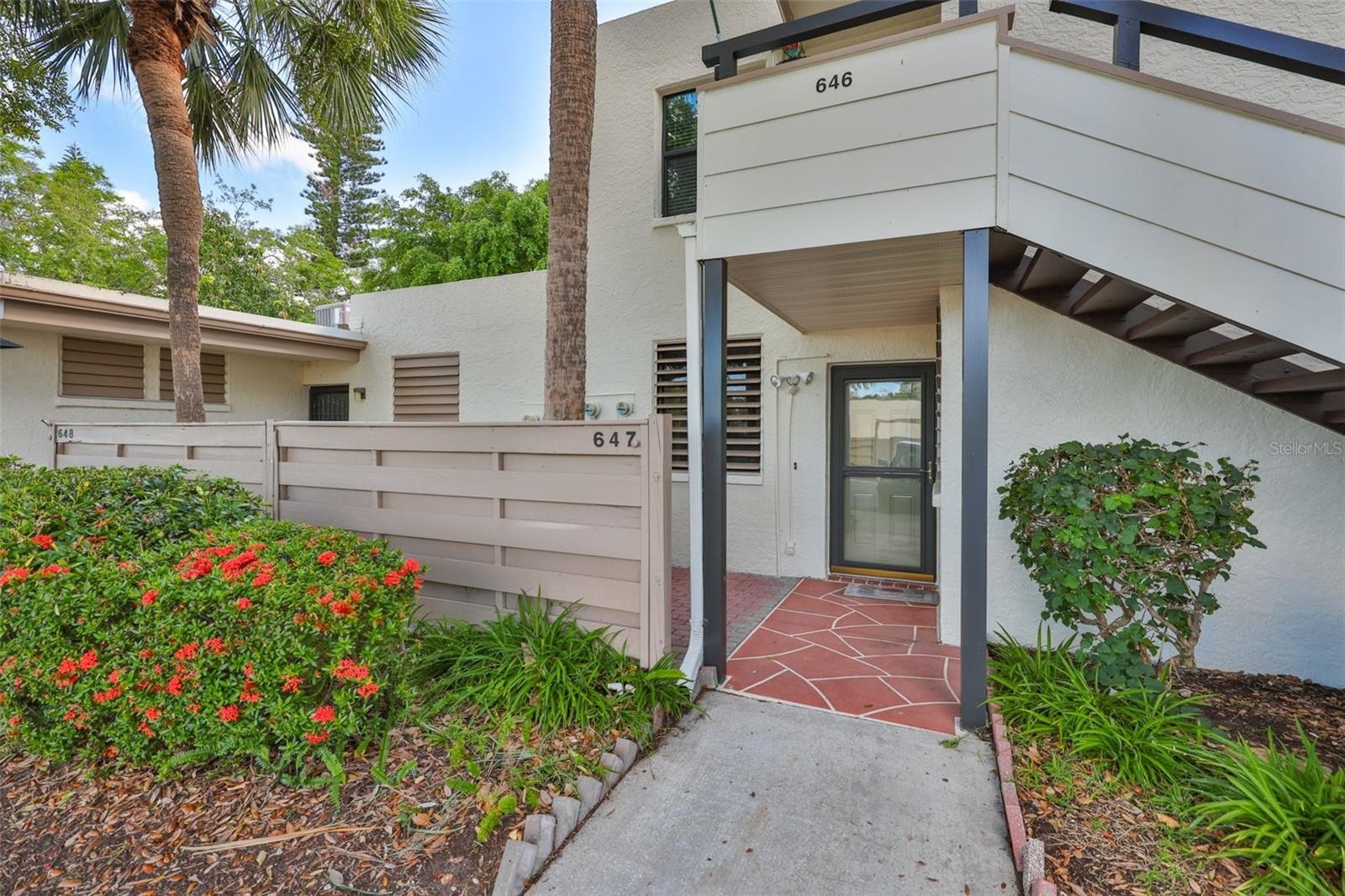 647 WOODLAWN DR #647