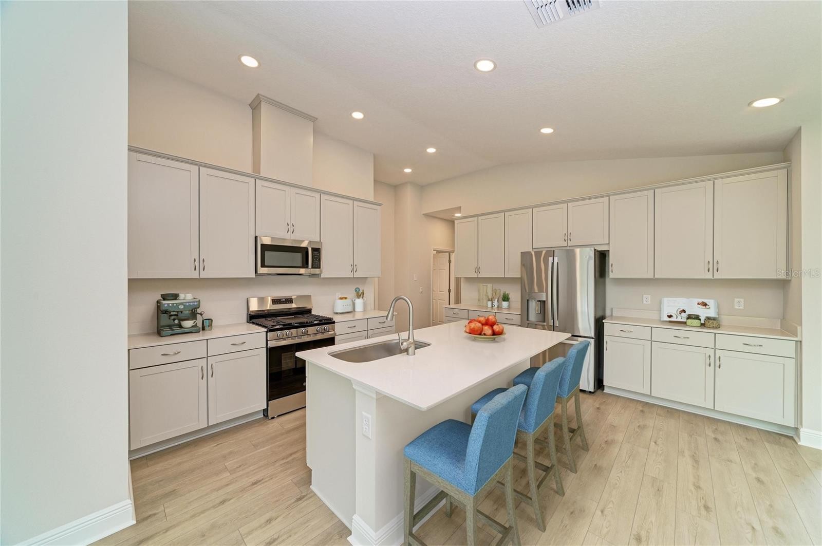 12373 OAK  HILL WAY