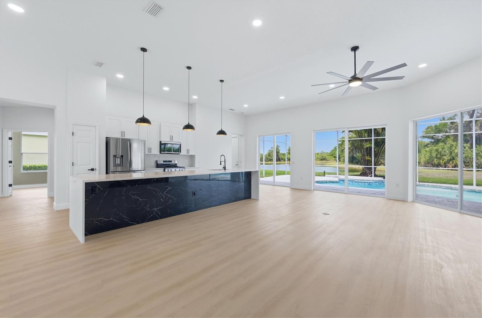 8115 PLANTERS KNOLL TER