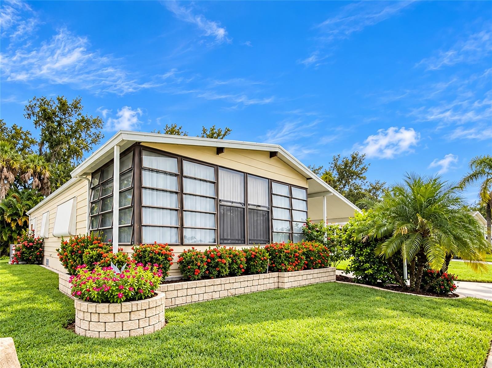 15 MEADOWLARK CIR