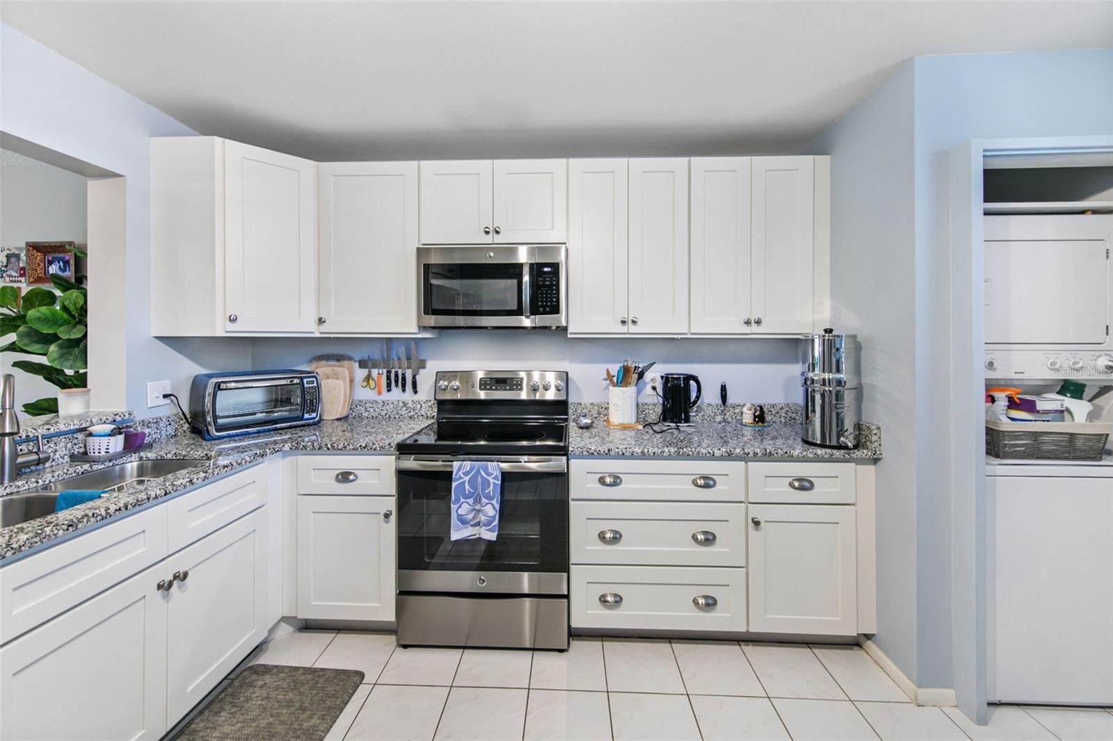 611 WOODLAWN DR #611