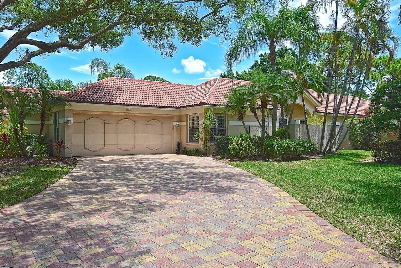 3890 LYNDHURST CT