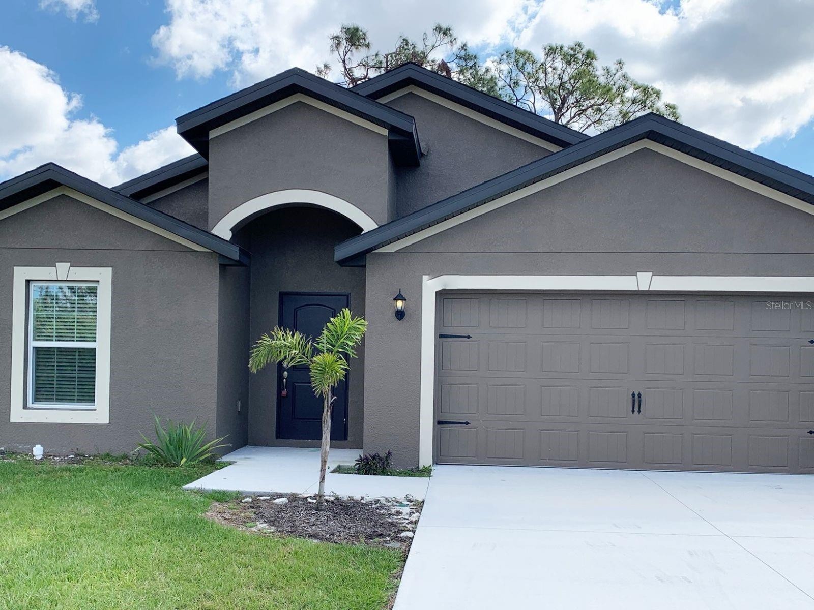 2082 S CHAMBERLAIN BLVD