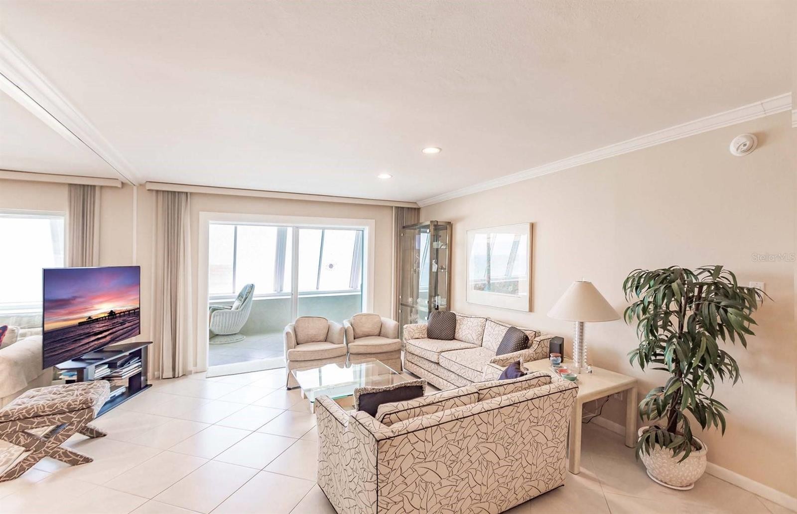 1055 W PEPPERTREE DR #802AA