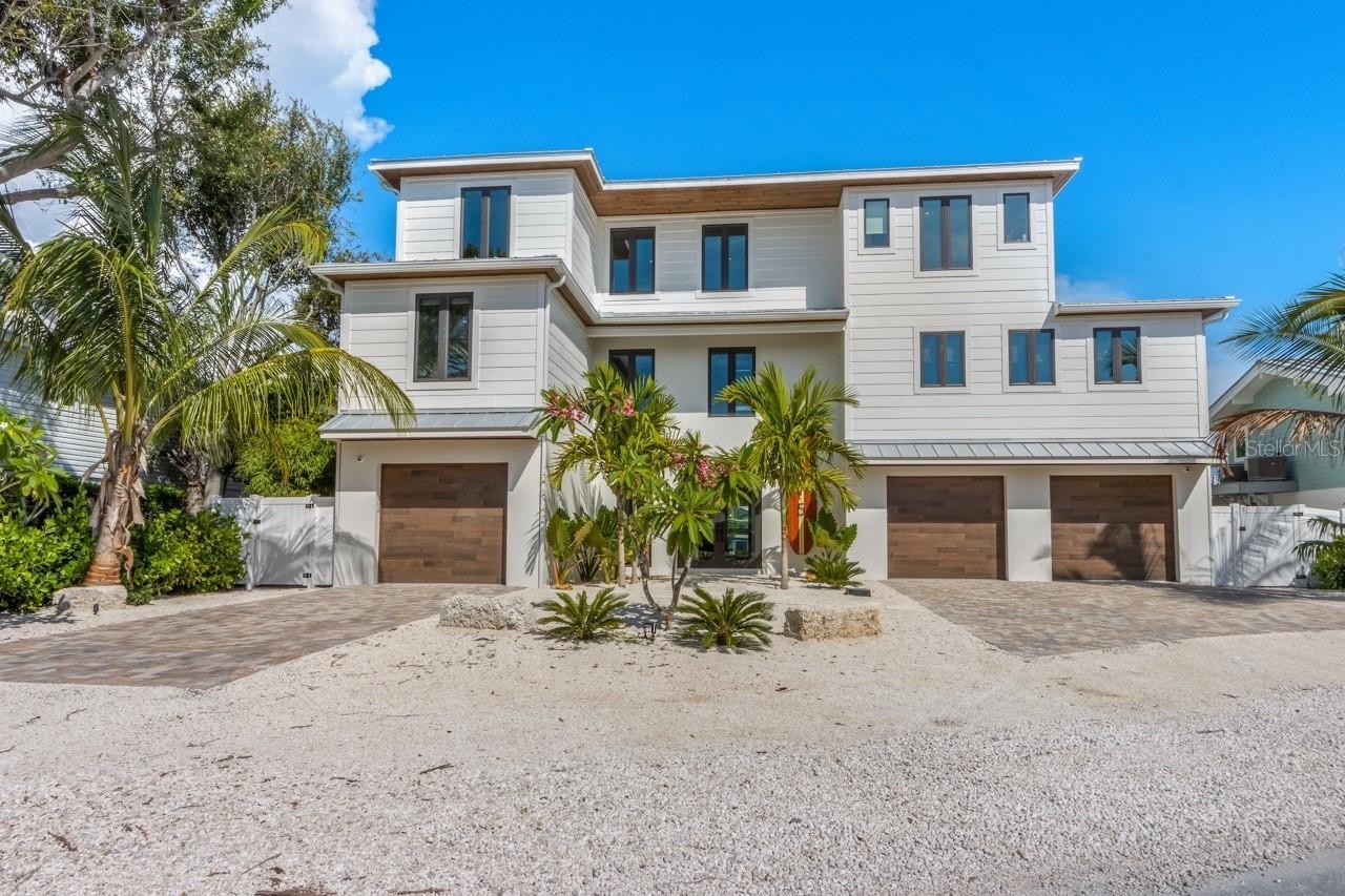 515 LOQUAT DR